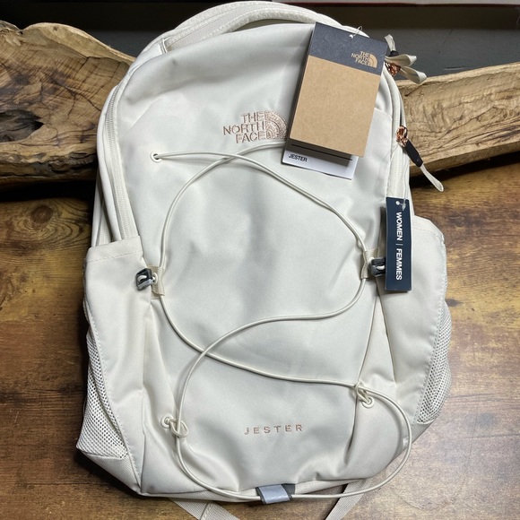 the north face women's jester luxe classic 20 backpack